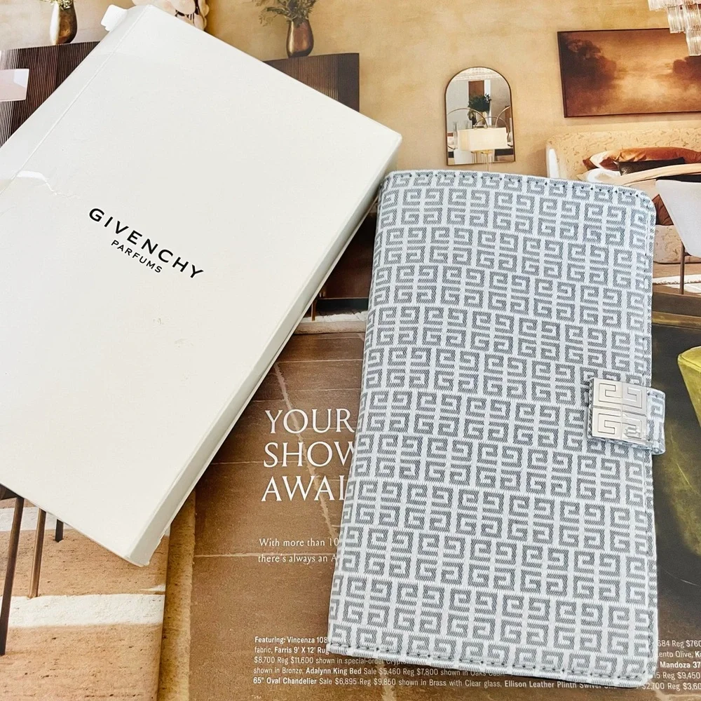 Givenchy Makeup‎ Brush set with brush holder